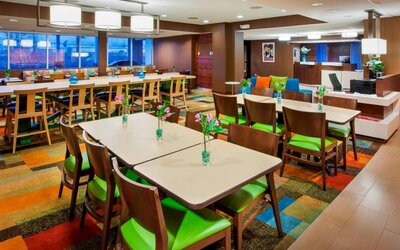 Coworking and dining area at Fairfield Inn East Rutherford Meadowlands.