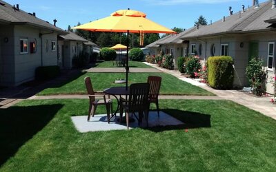 Lawn seating available at Milwaukie Inn Portland South.