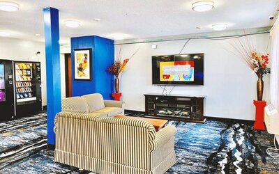 Lobby and coworking lounge at Coratel Inn & Suites By Jasper Northfield.