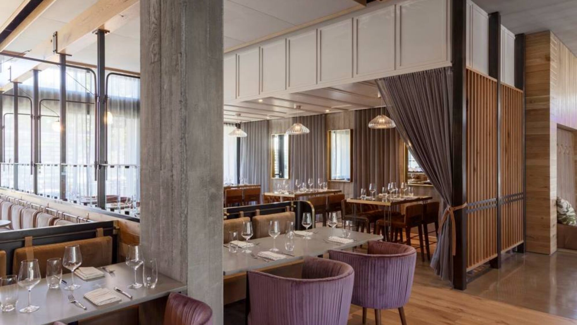 Dining area perfect for coworking at Park James Hotel.