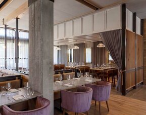 Dining area perfect for coworking at Park James Hotel.