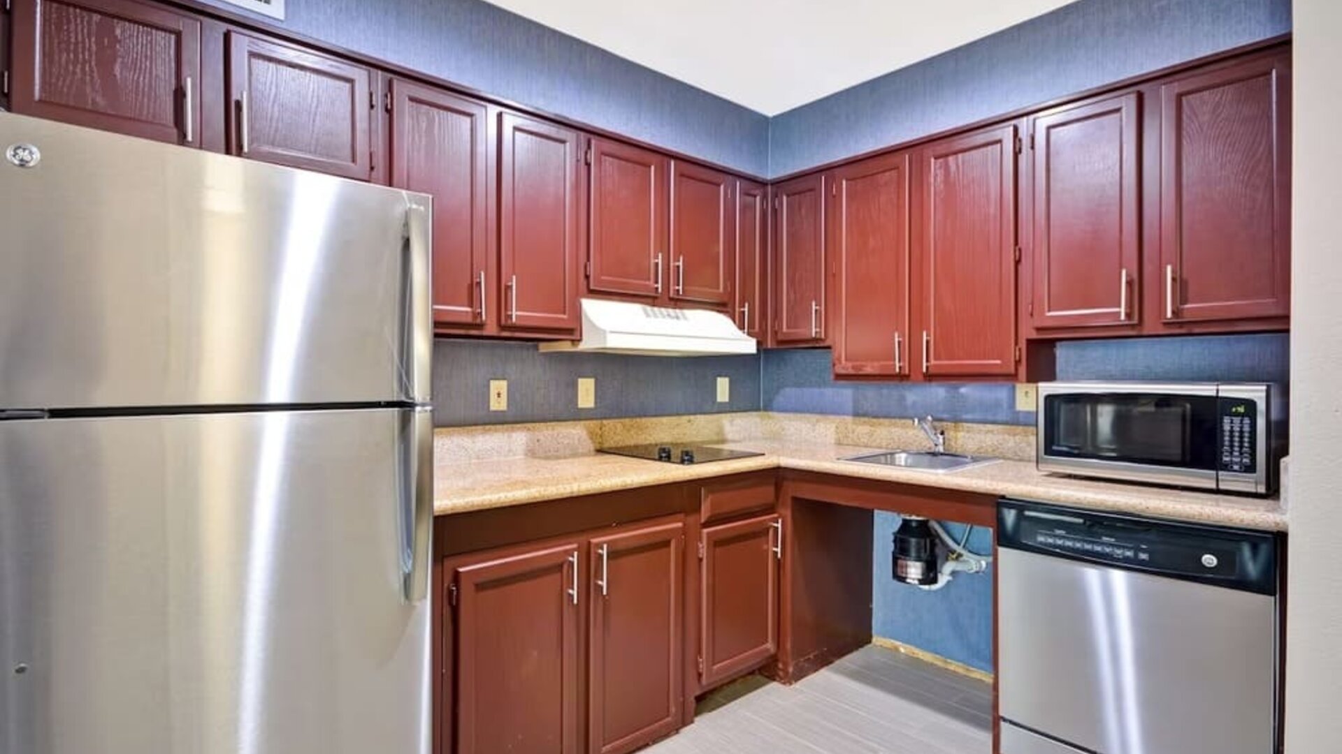 Day room equipped with kitchen, refrigerator, and microwave at Homewood Suites By Hilton Dallas-Lewisville.