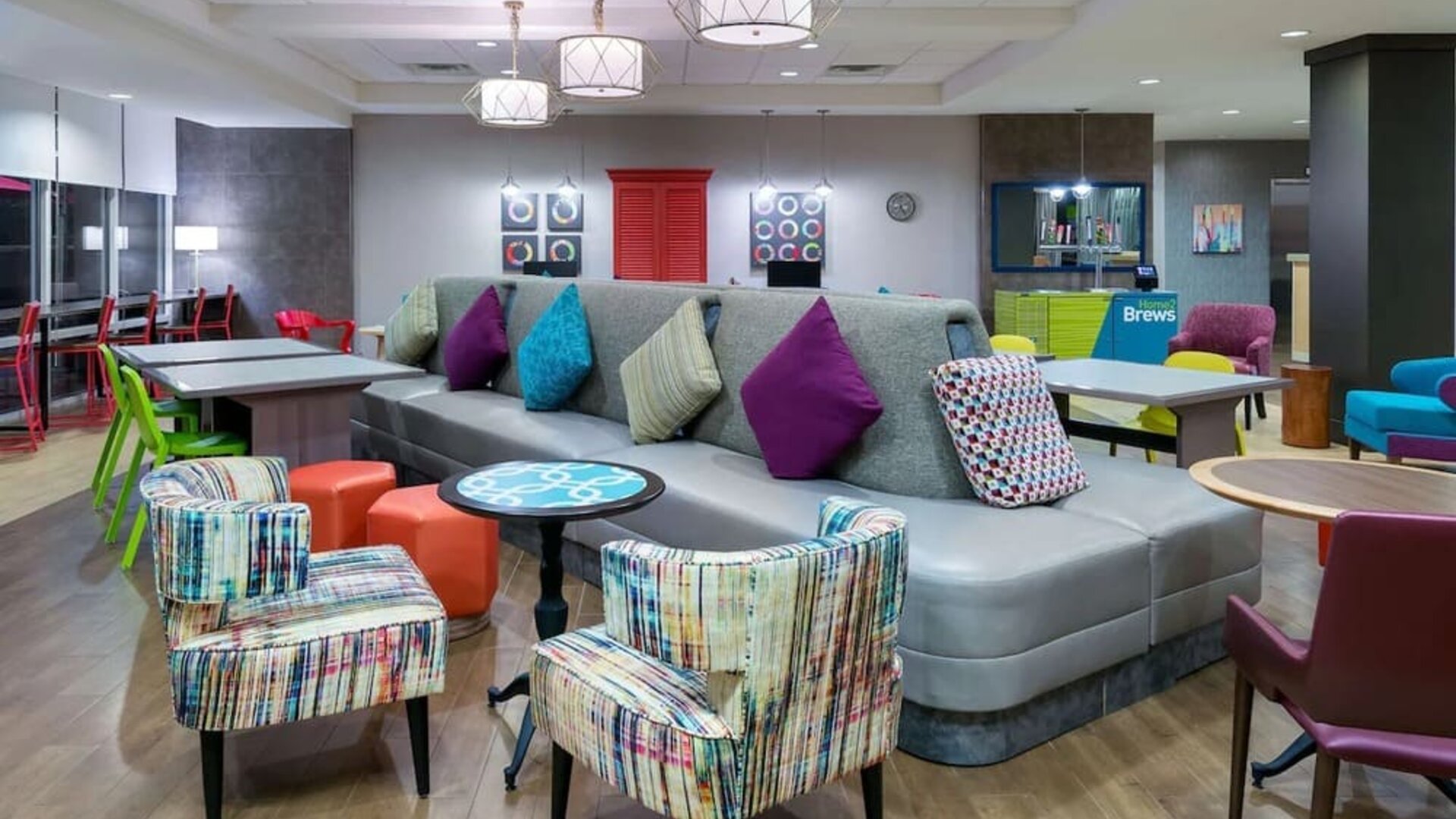 Lounge and coworking space at Home2 Suites By Hilton Charleston Airport/Convention Center.