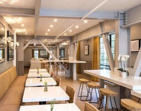 Dining and coworking space at The Inn At Saratoga, Tapestry Collection By Hilton.