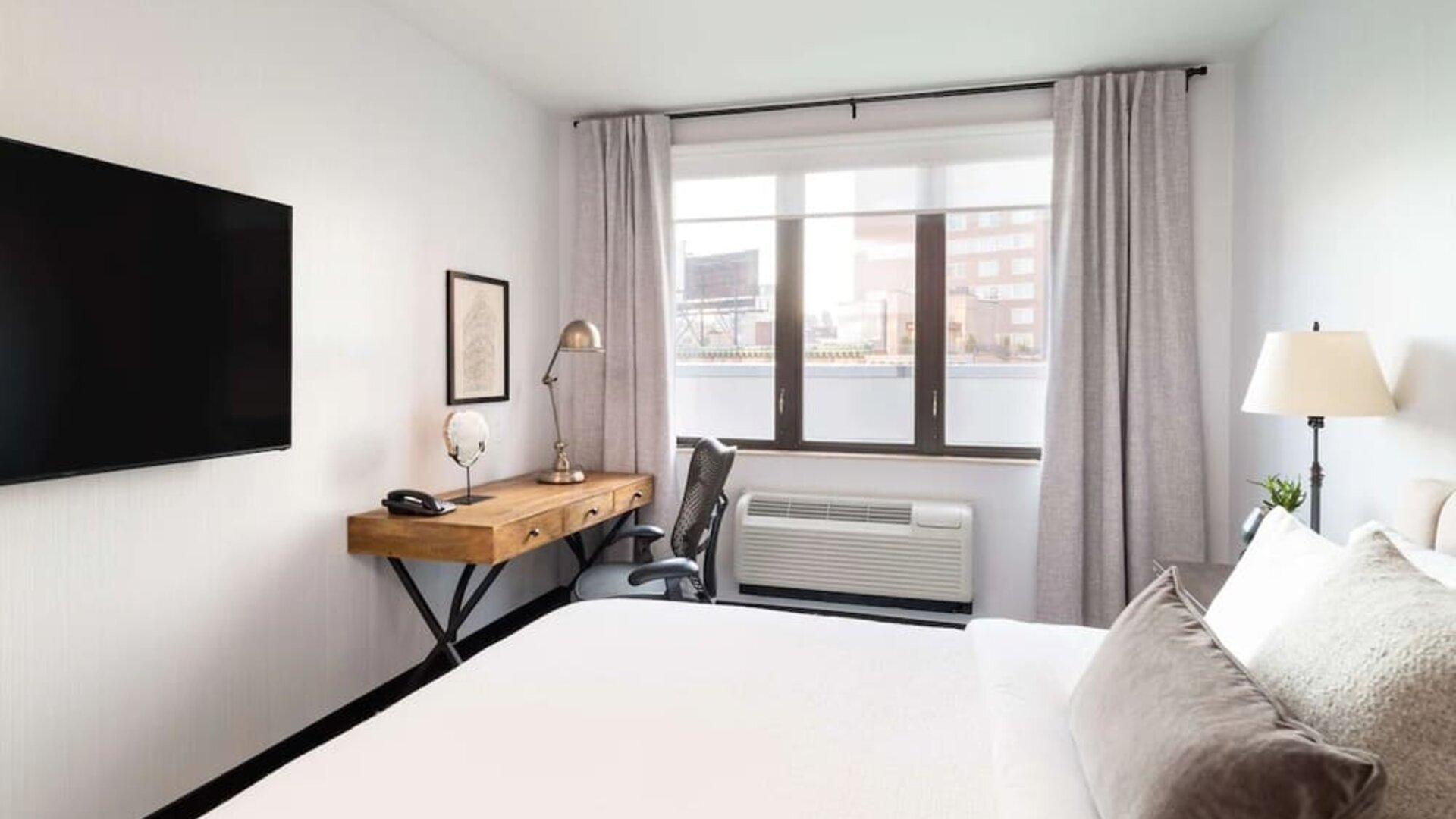 King bed with TV at Hilton Garden Inn New York/Tribeca.