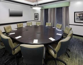Meeting room at Hampton Inn & Suites Gainesville-Downtown.