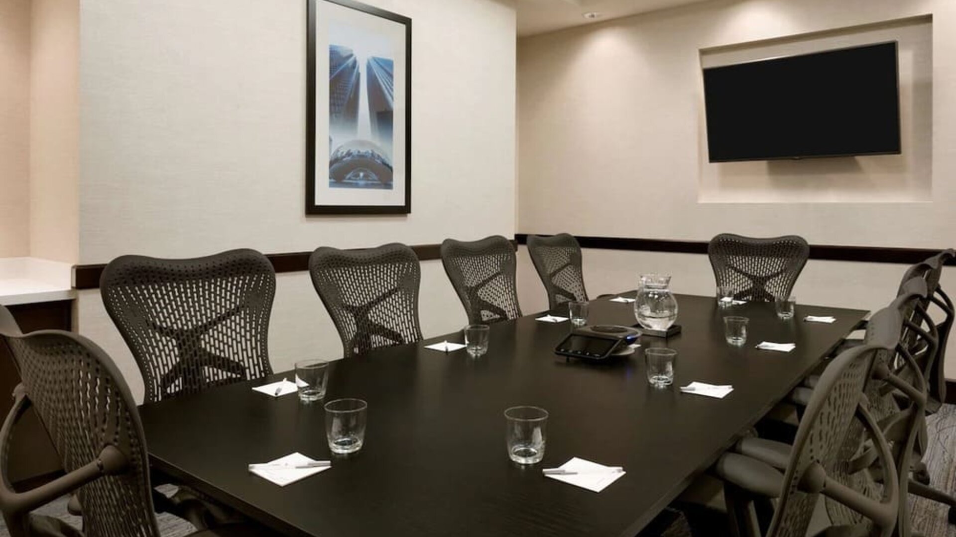 Professional meeting room at Hampton Inn & Suites Rosemont Chicago O'Hare.
