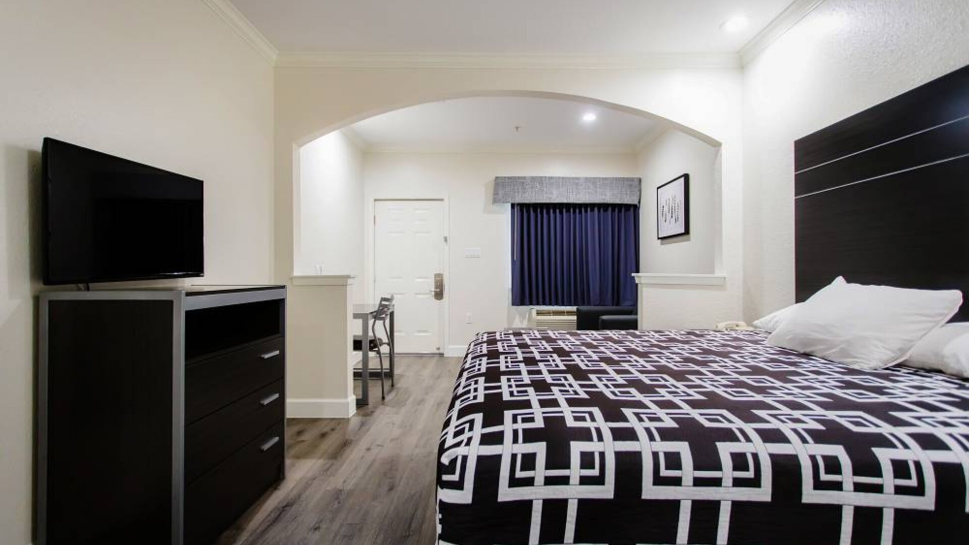 Day use room with work desk at Palace Inn TX 249.