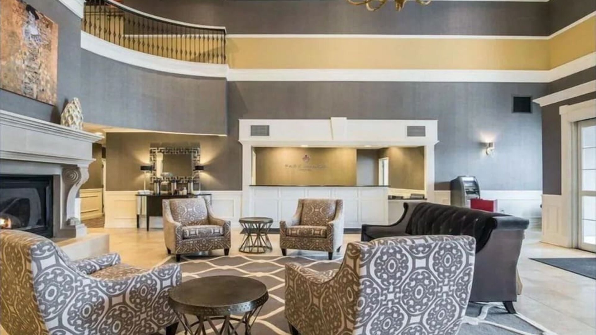 Lounge and coworking space at Park Manor Hotel.