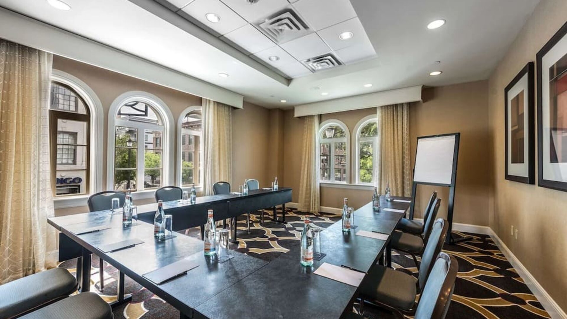 Professional meeting room at Hilton Baton Rouge Capitol Center.