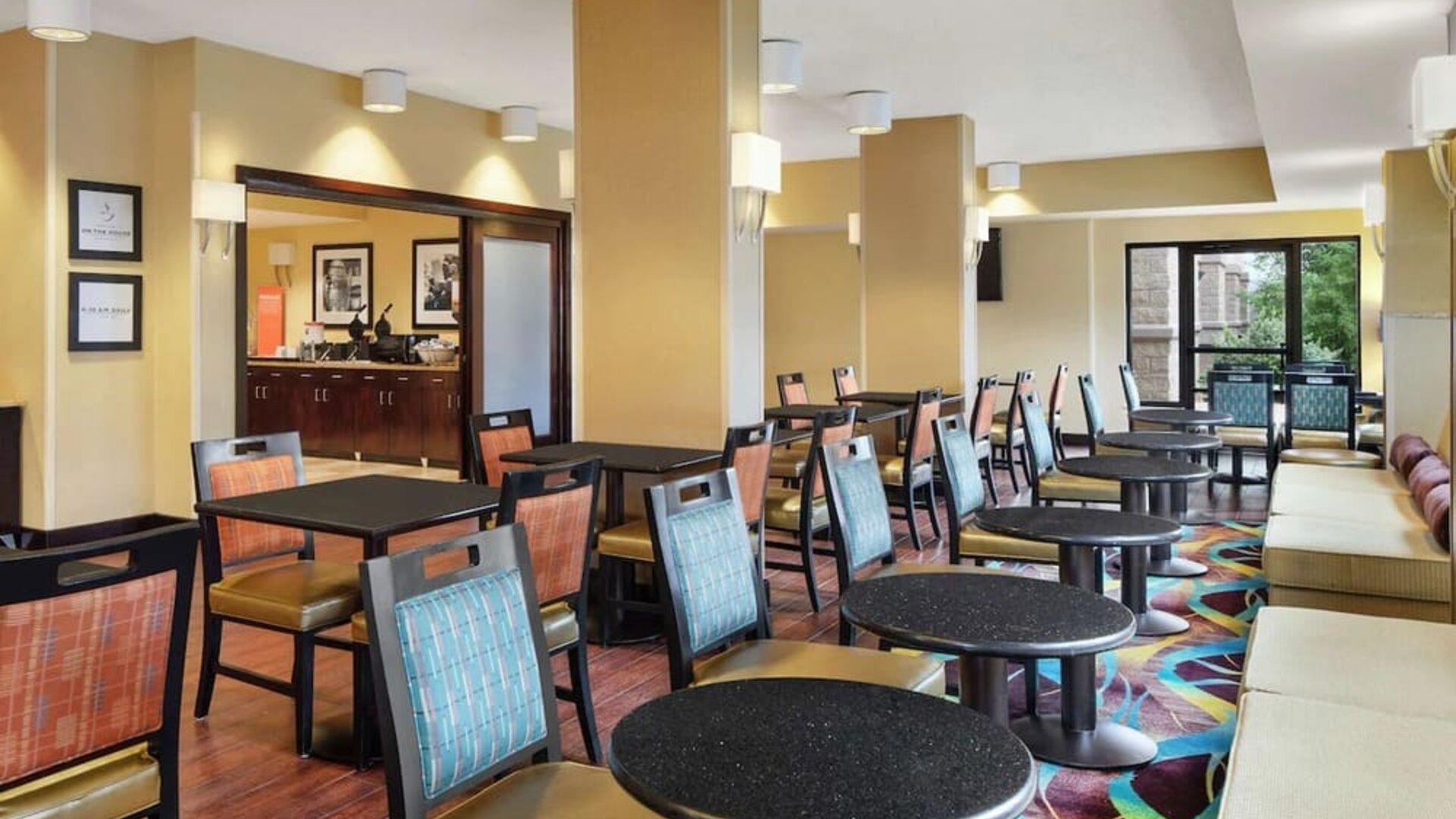 Dining and coworking space at Hampton Inn Dallas-Irving-Las Colinas.