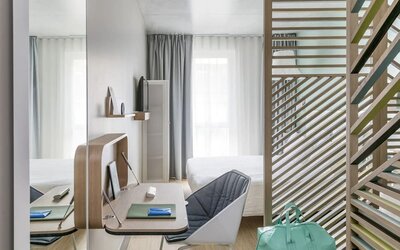 King bed with natural light at OKKO Hotels Nice Aéroport.