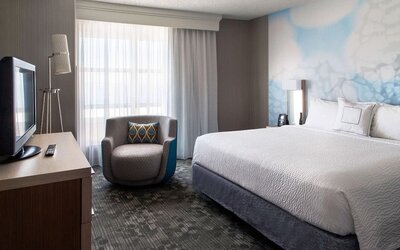 King bed with natural light at Sonesta Emeryville - San Francisco Bay Bridge.