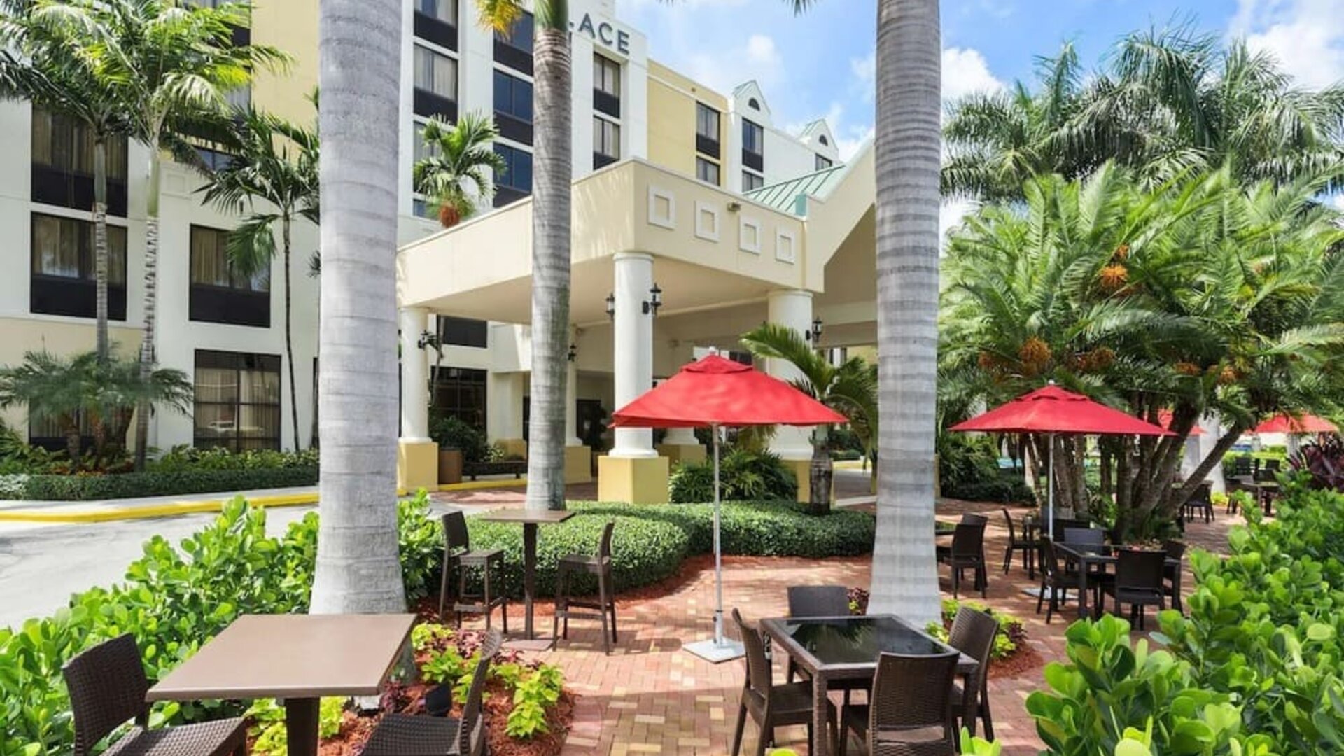 Outdoor seats available at Hyatt Place Fort Lauderdale Cruise Port.