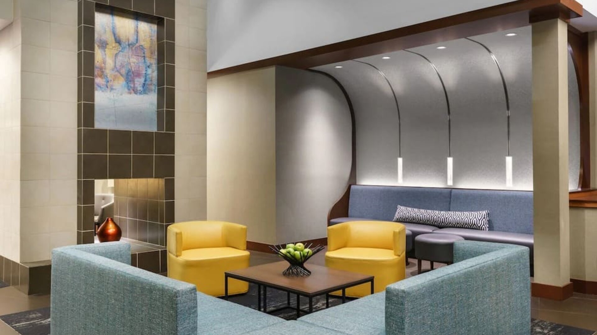 Lobby and coworking lounge at Hyatt PLACE Fort Lauderdale Airport - South & Cruise Port.