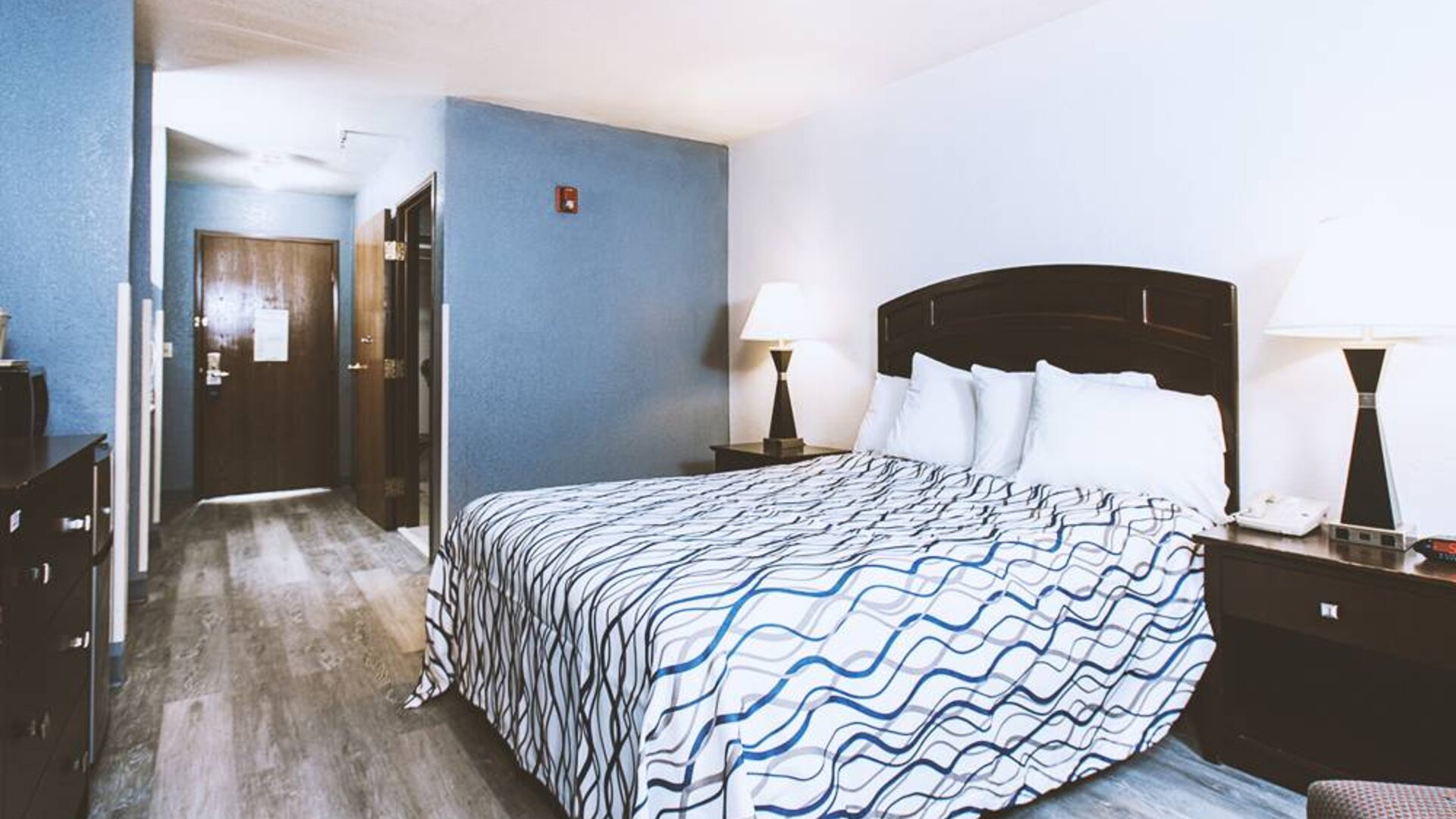 Coratel Inn & Suites By Jasper Park City - Wichita North