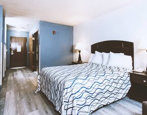 Coratel Inn & Suites By Jasper Park City - Wichita North