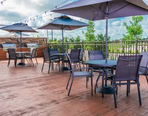 Grill and picnic area at Fairfield Inn & Suites By Marriott Houston League City.