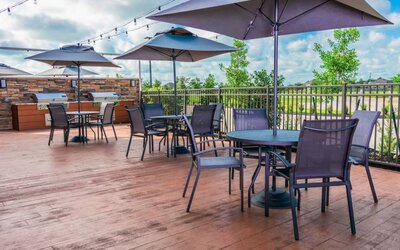 Grill and picnic area at Fairfield Inn & Suites By Marriott Houston League City.