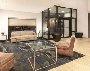 Lobby and coworking lounge at La Quinta Inn & Suites By Wyndham Philadelphia Airport.