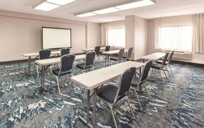 Spacious meeting room at La Quinta Inn & Suites By Wyndham Philadelphia Airport.