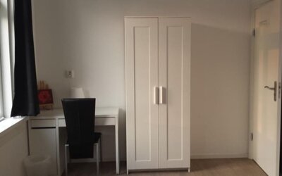 Guest room workspace with desk, chair, wardrobe, and modern amenities at Hotel Chao 24/7.