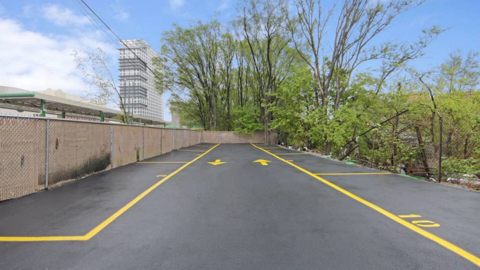 Free self parking at Hotel 365 Bronx.