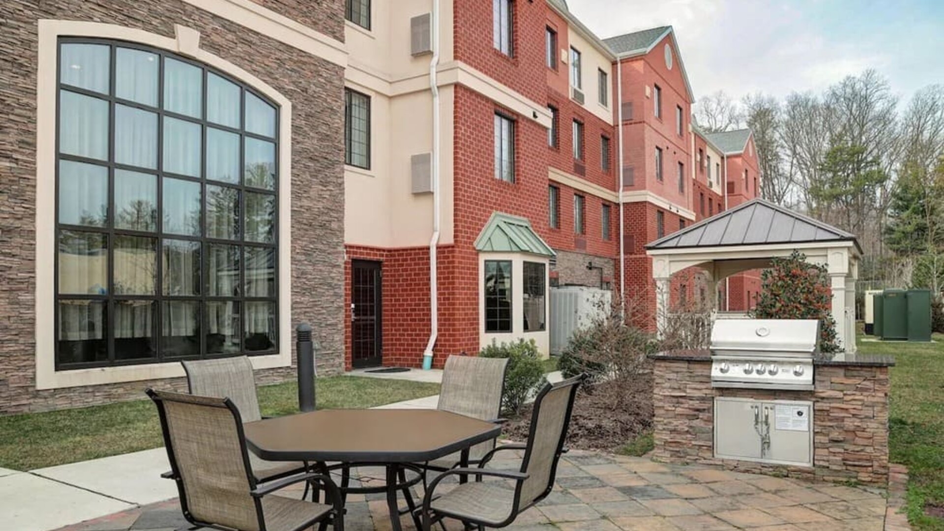 Outdoor terrace and coworking space at Staybridge Suites Washington D.C.- Greenbelt.