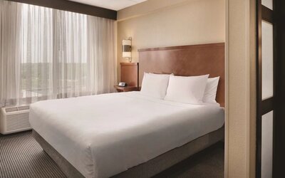 Day use room with natural light at Hyatt Place Chicago/Hoffman Estates.