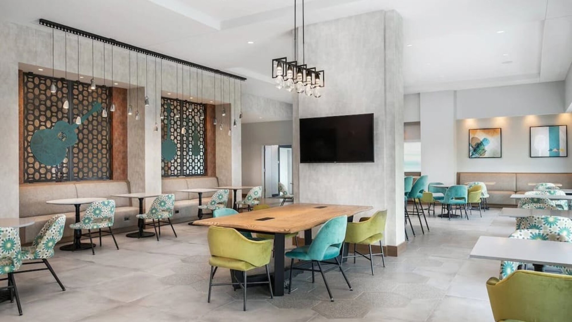 Dining area perfect for coworking at TownePlace Suites Nashville Midtown.