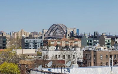 Rooftop terrace with city view at Astoria Inn LaGuardia Hotel.