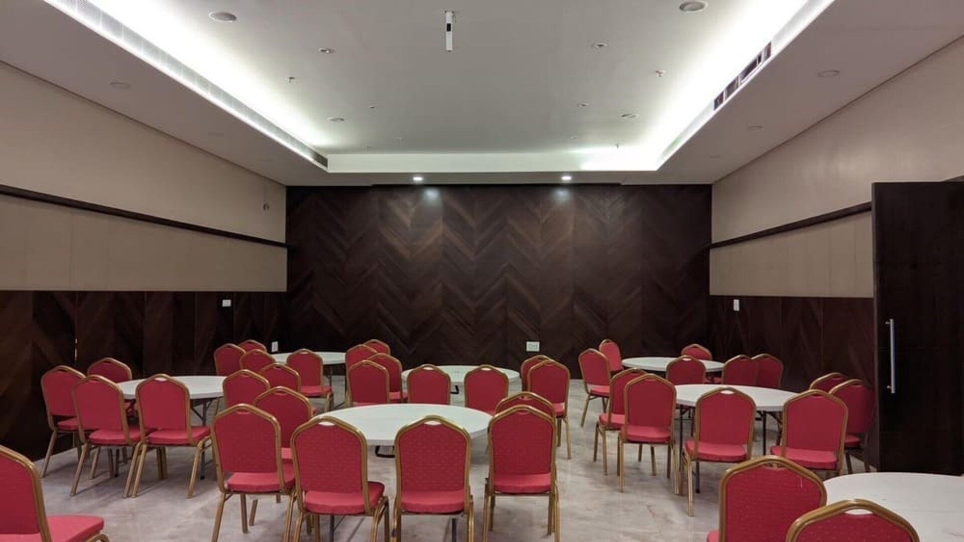 Professional meeting and conference room at Mayur Belgaum Presidency Hotel & Spa.