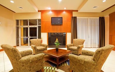 Lounge and coworking space at Holiday Inn Aurora North- Naperville.