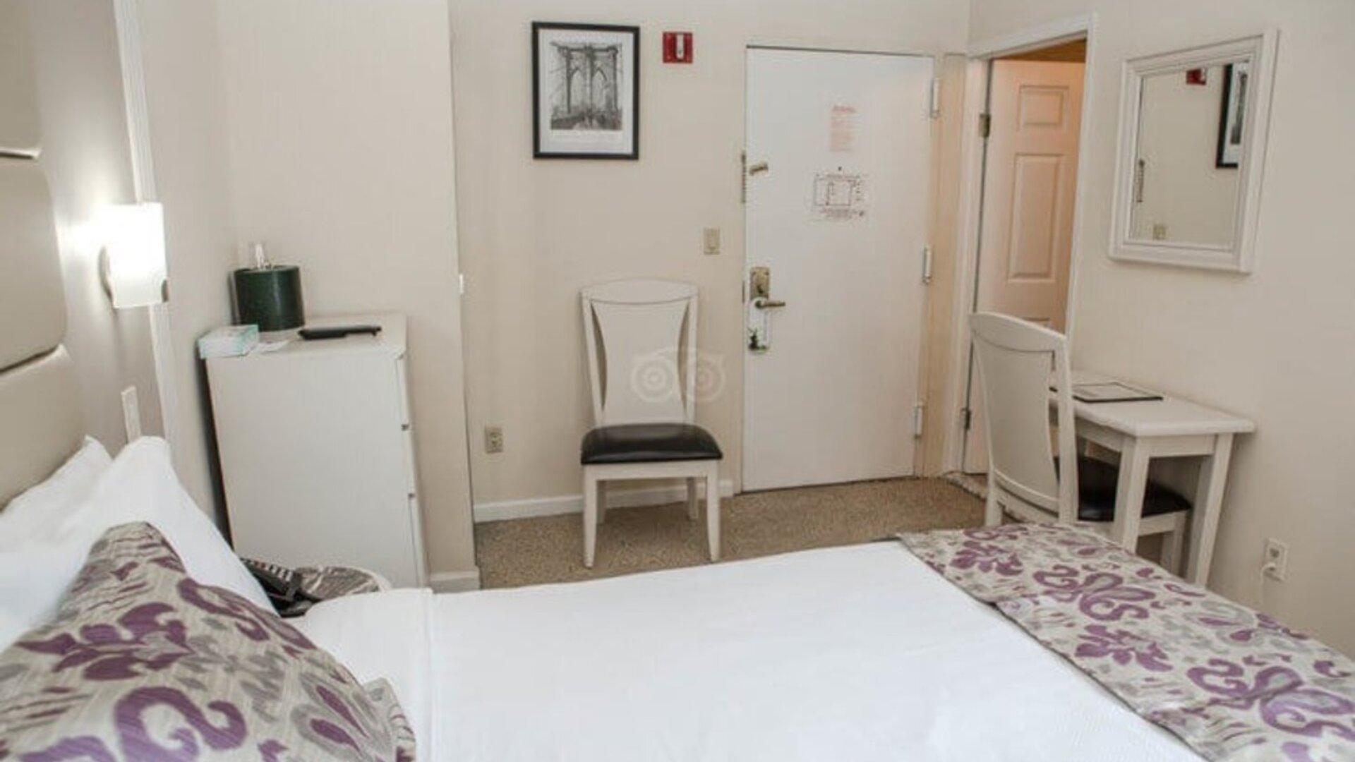 Day use room with work desk at Da Vinci Hotel.