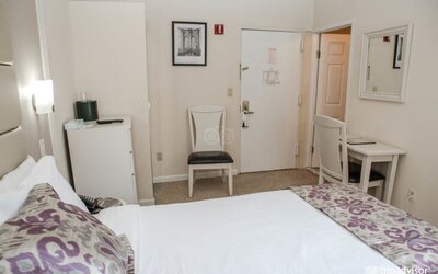 Day use room with work desk at Da Vinci Hotel.