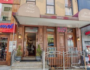 Hotel exterior at Da Vinci Hotel.