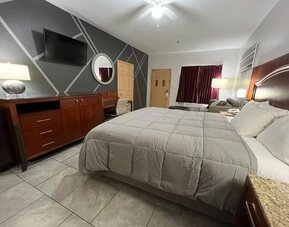 King bed with TV at Casa Rosa Inn.