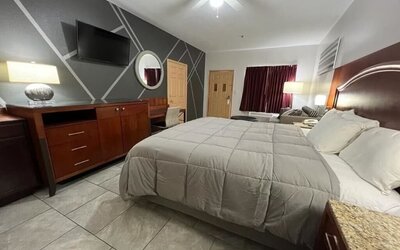 King bed with TV at Casa Rosa Inn.