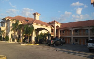 Parking area available at Casa Rosa Inn.