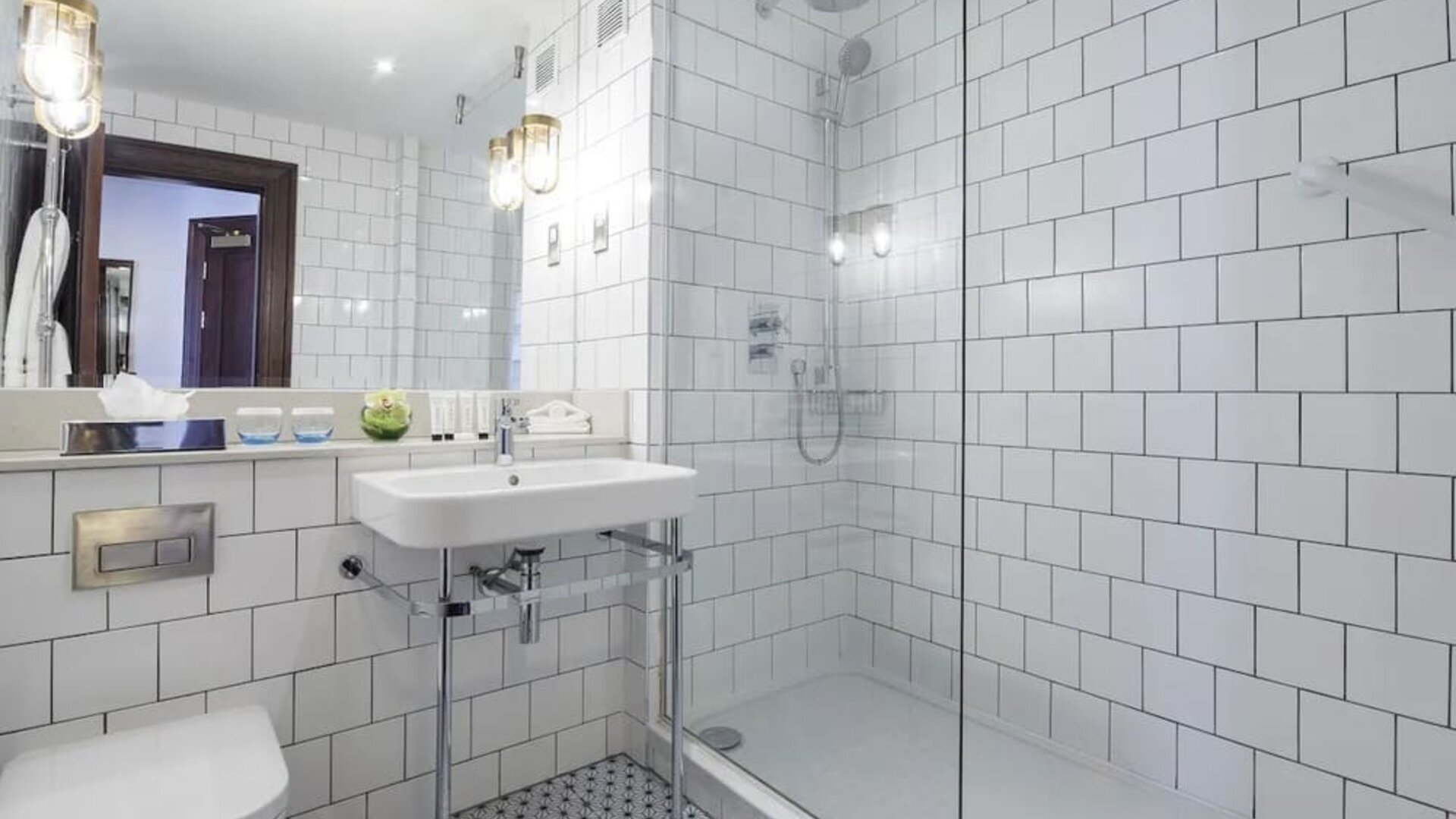 Private bathroom with shower at Temple Bar Hotel.