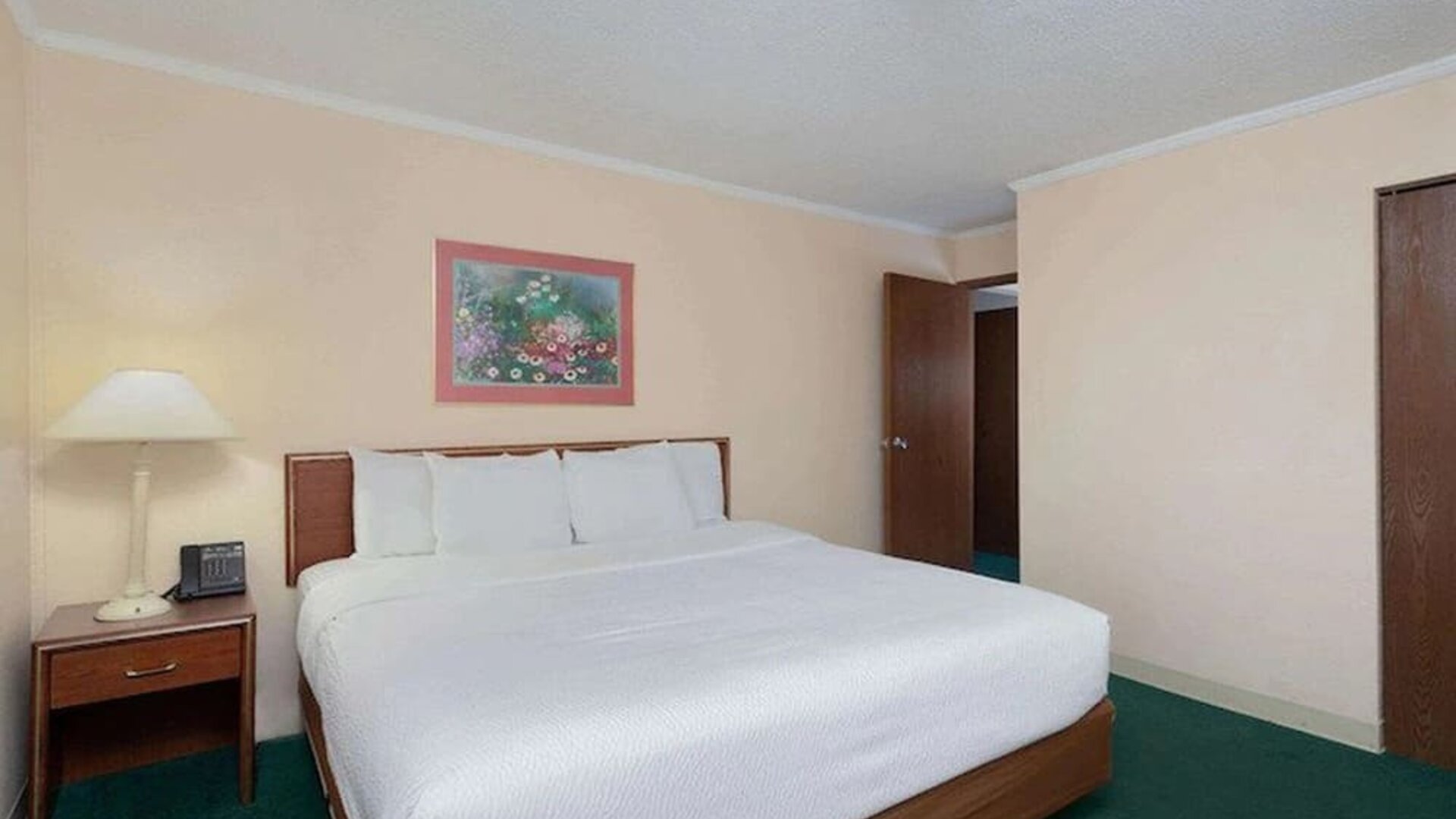 Day use room at Norwood Inn Statefare Grounds.