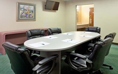Meeting room at Norwood Inn Statefare Grounds.