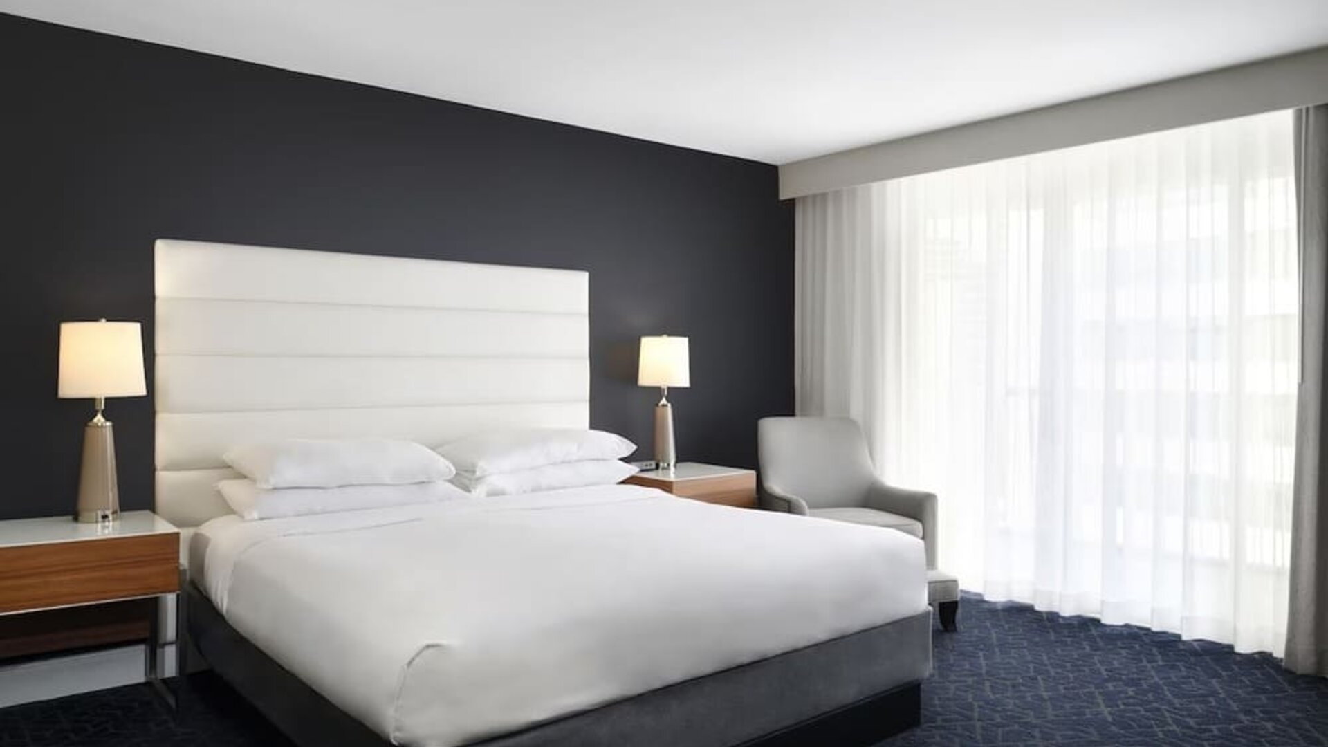 Day use room with natural light at Hotel Tampa Riverwalk.