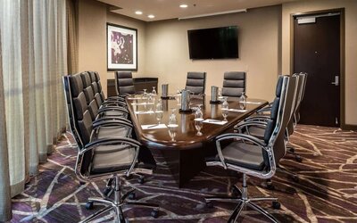 Meeting room at Embassy Suites By Hilton, Crystal City National Airport.