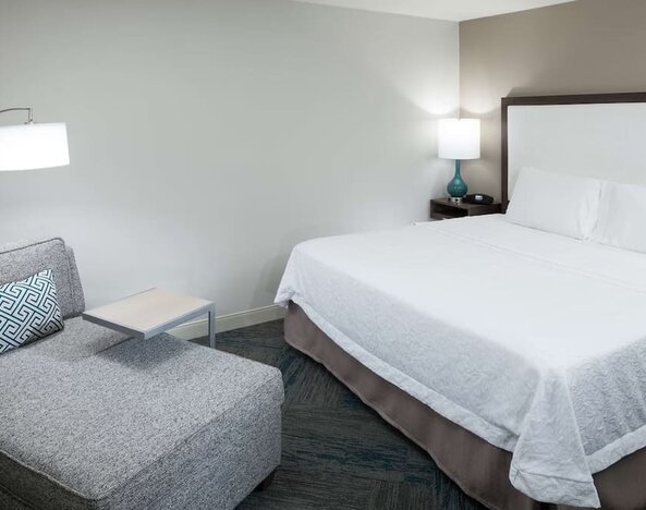 Day use room at Hampton Inn Los Angeles-Orange County-Cypress.