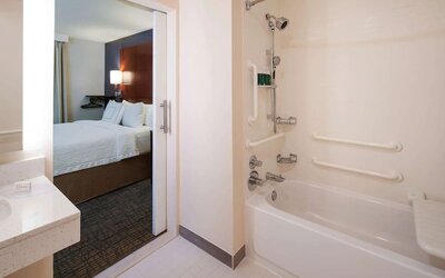 Sonesta ES Suites Nashville Brentwood ensuite bathroom, complete with bath and shower.