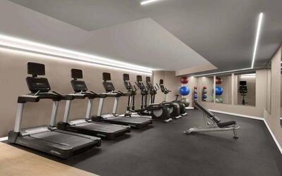 Sonesta Silicon Valley’s fitness center is equipped with assorted exercise machines, a bench, and gym balls.