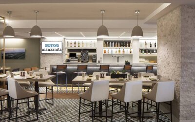 Sonesta Silicon Valley’s on-site restaurant has bar stool and table seating, and serves up Californian fare with Latin-Asian influences.