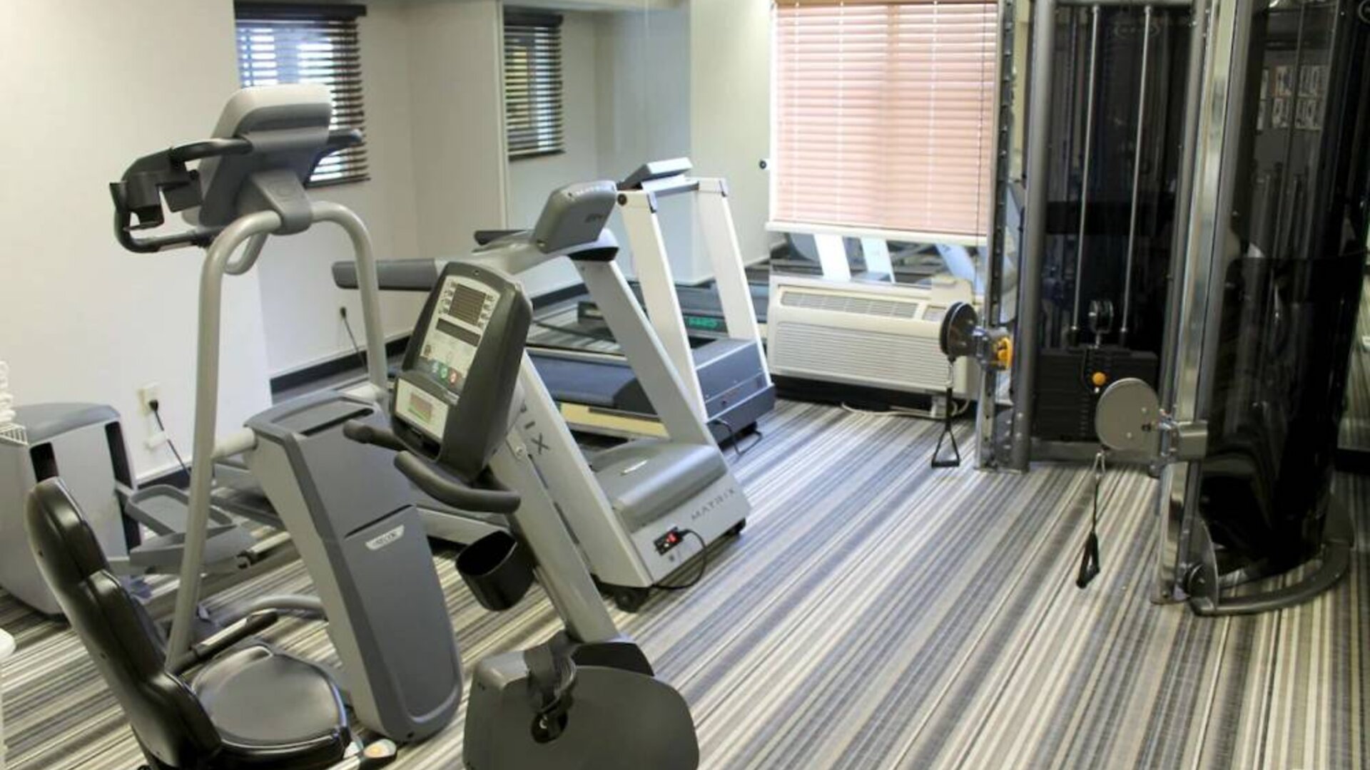 Sonesta Simply Suites Nashville Brentwood’s fitness center provides an array of different exercise machinery for guests.