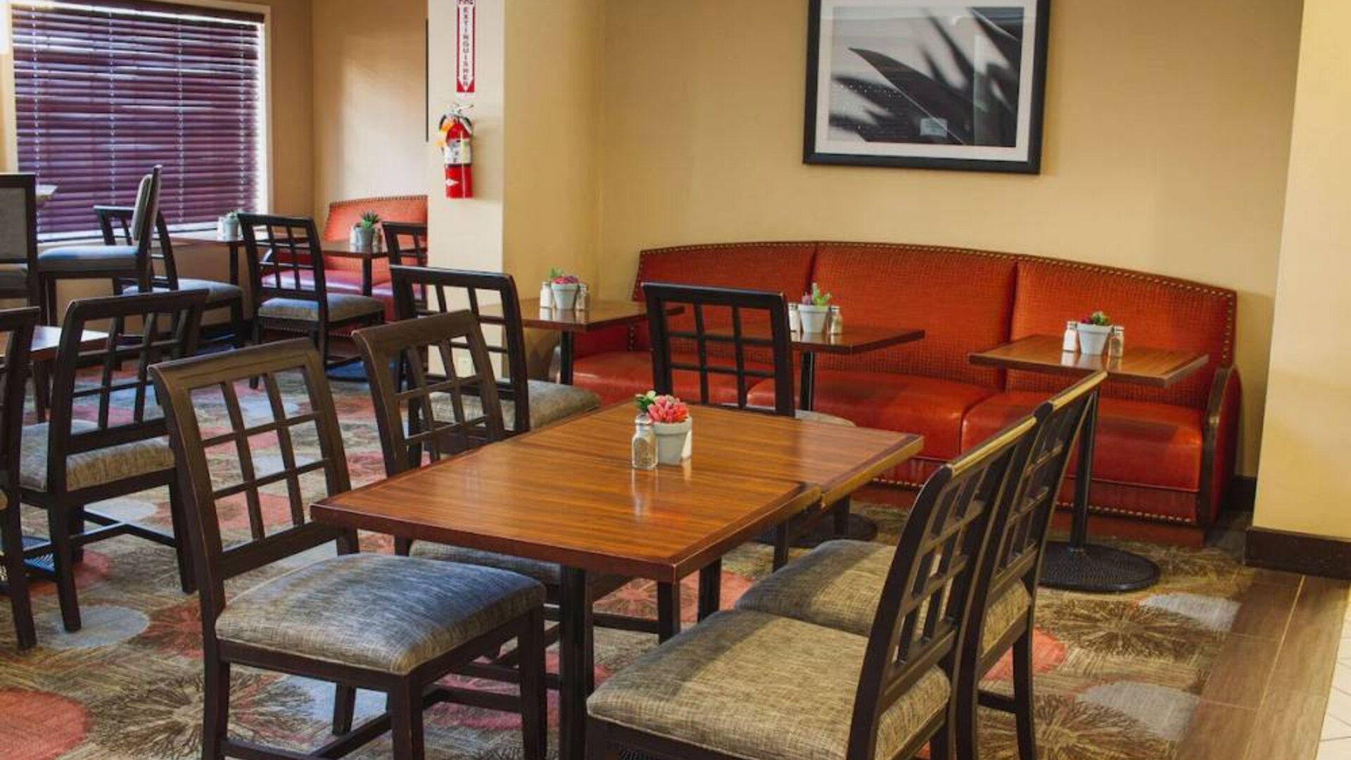 The hotel’s breakfast area has a mix of table sizes and both chairs and sofa seating.